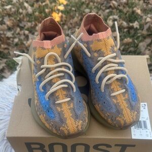 Adidas Yeezy boots Sneakers in Blue and Orange